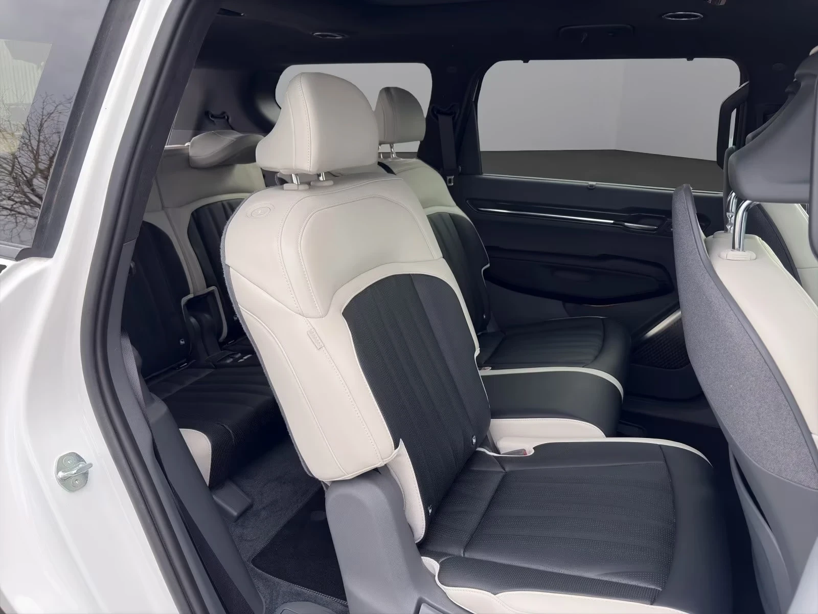 Kia EV9 GT-Line Launch Edition 7S Full Options 98.5SOH , снимка 15 - Автомобили и джипове - 54327899