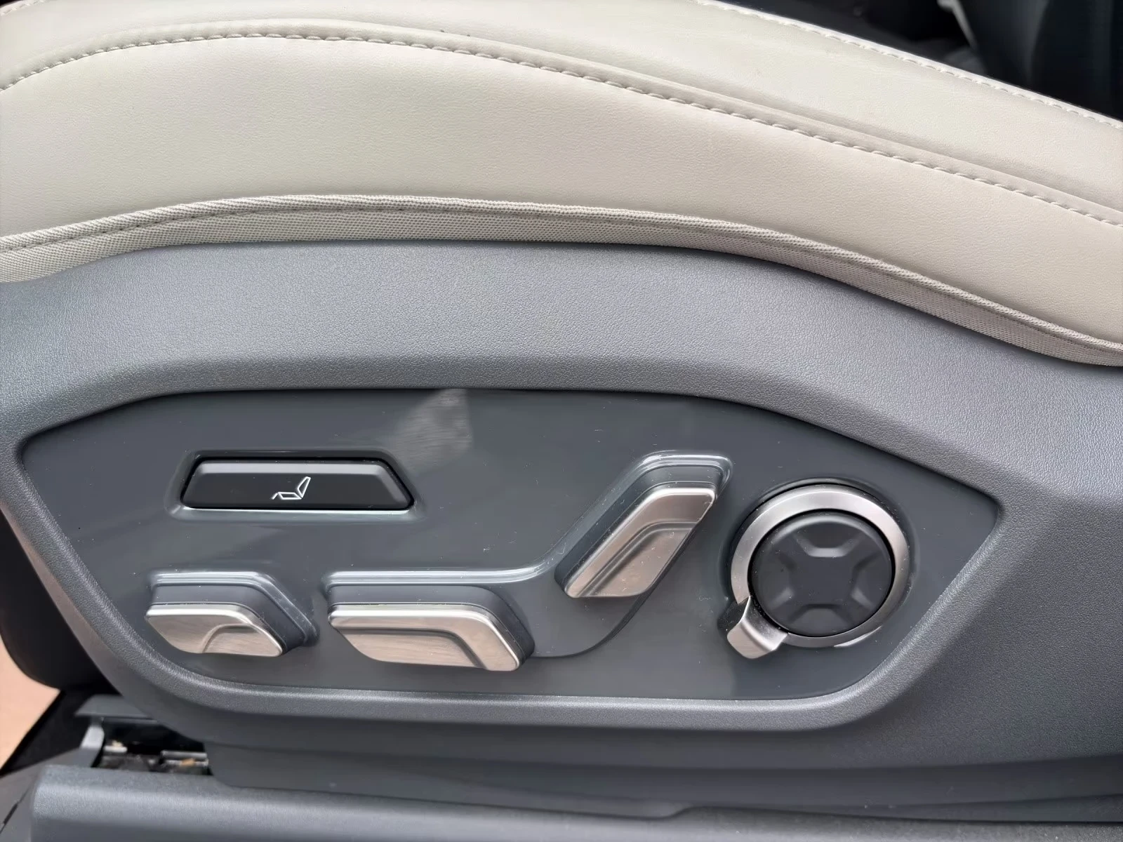 Kia EV9 GT-Line Launch Edition 7S Full Options 98.5SOH , снимка 10 - Автомобили и джипове - 54327899