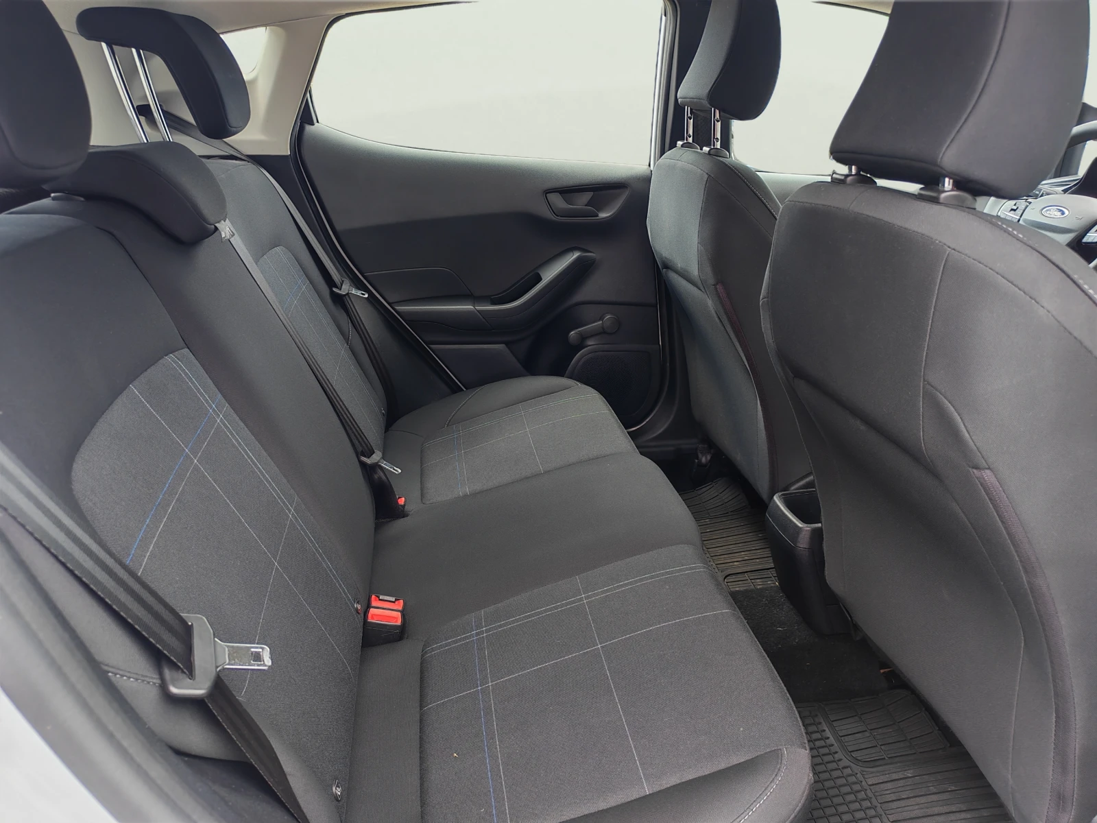 Ford Fiesta 1.1 Duratec, снимка 10 - Автомобили и джипове - 54541266