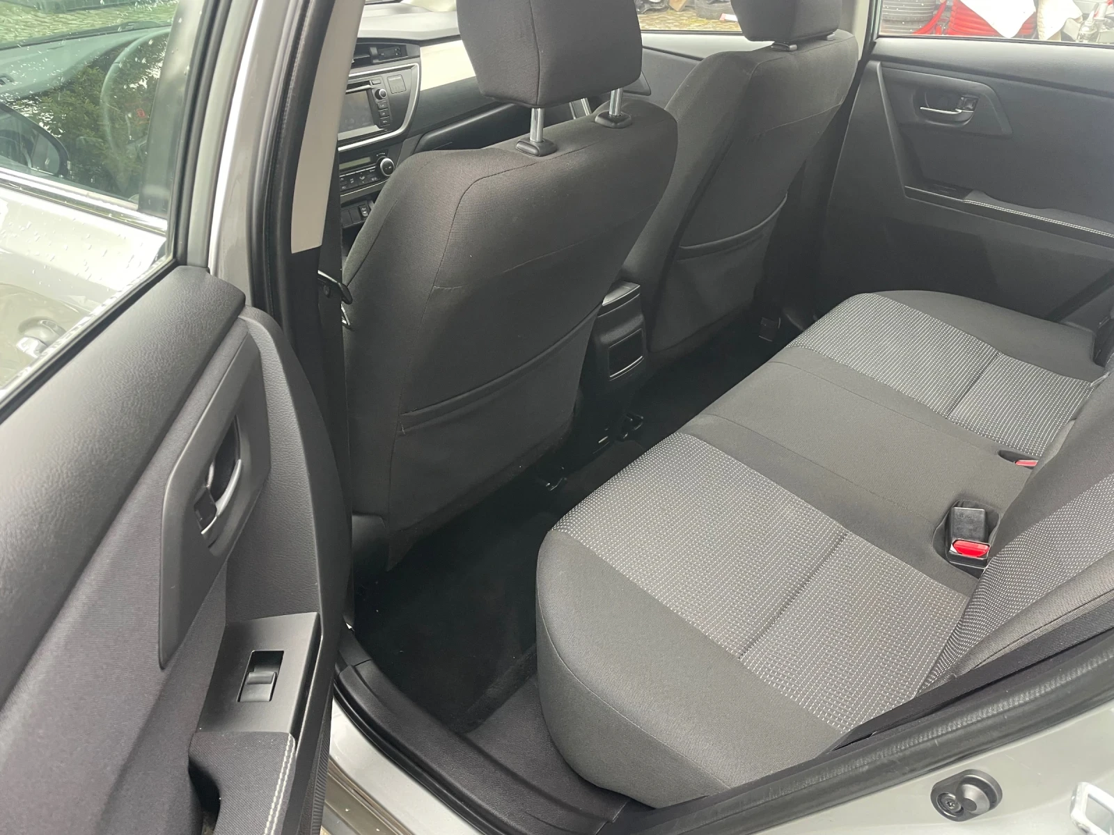 Toyota Auris 1.4 d4d Active | Mobile.bg � ����������� 9