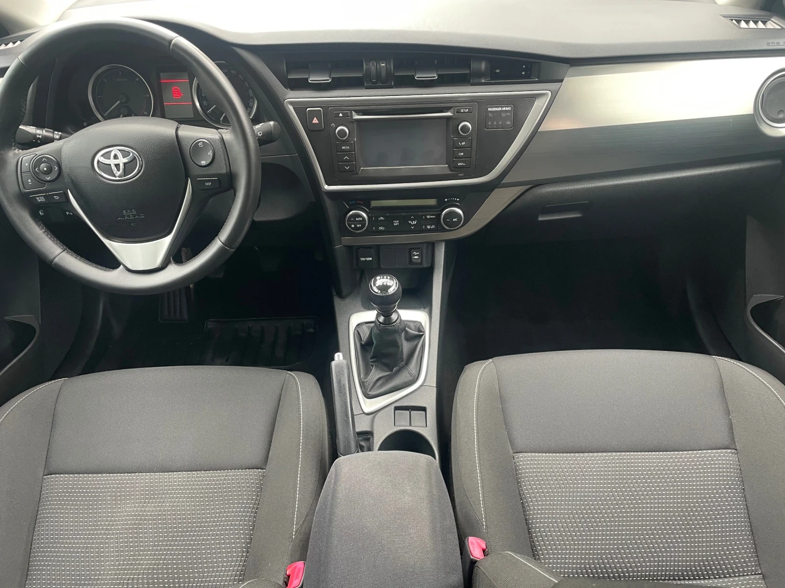 Toyota Auris 1.4 d4d Active | Mobile.bg � ����������� 12