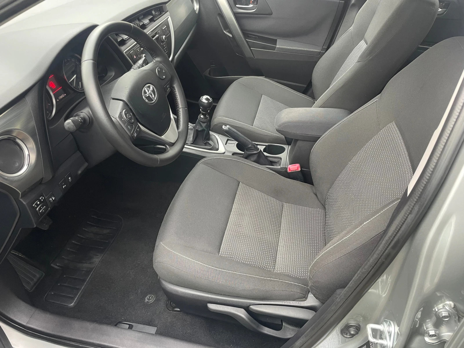 Toyota Auris 1.4 d4d Active | Mobile.bg � ����������� 8
