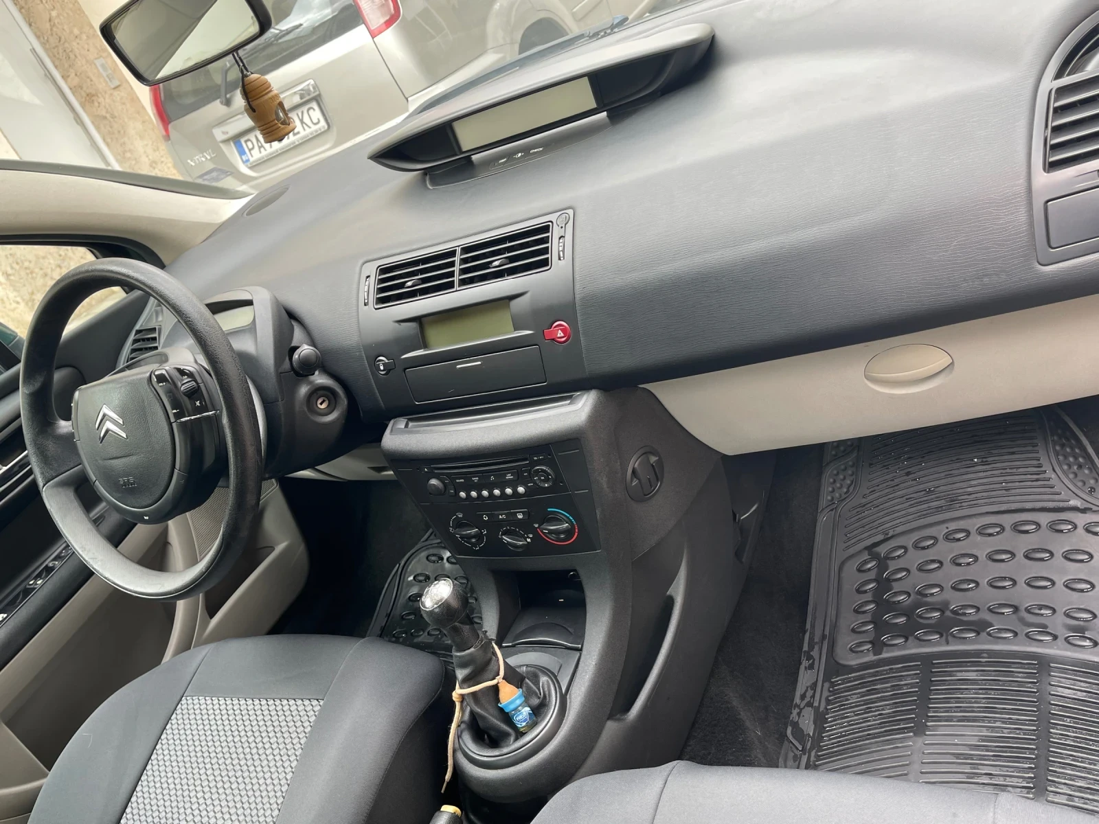 Citroen C4 1.4i, снимка 9 - Автомобили и джипове - 54730947