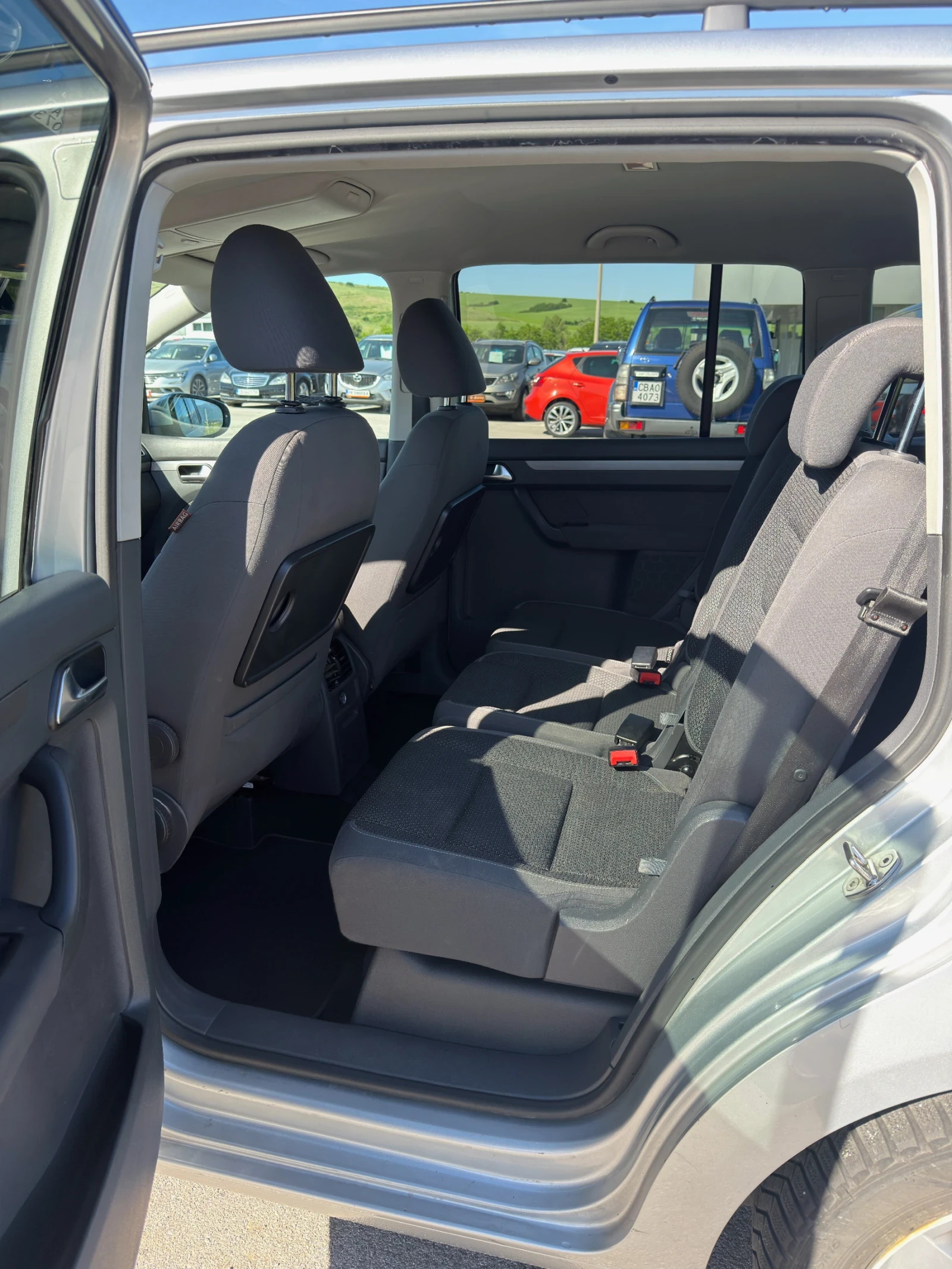 VW Touran 1.6TDI * 7 МЕСТА * 179032км* ЛИЗИНГ* , снимка 11 - Автомобили и джипове - 54745579