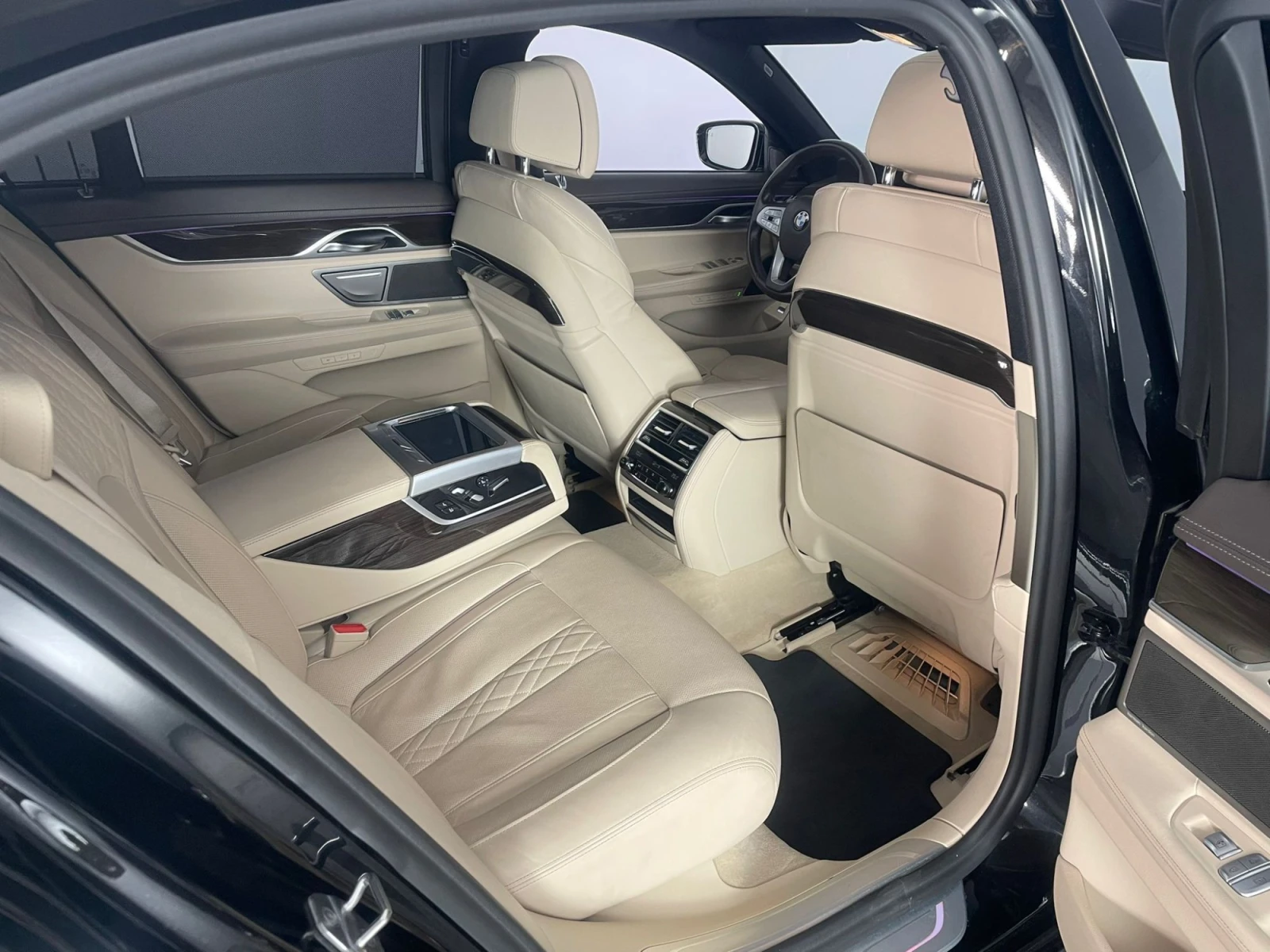 BMW 730 LCI в Гаранция, снимка 11 - Автомобили и джипове - 54955756