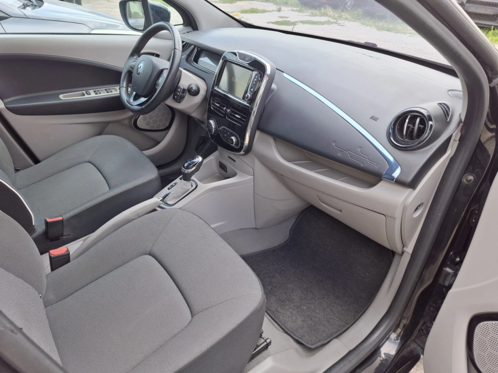 Renault Zoe Intens, СОБСТВЕНА БАТЕРИЯ, Термопомпа, снимка 8 - Автомобили и джипове - 55357433
