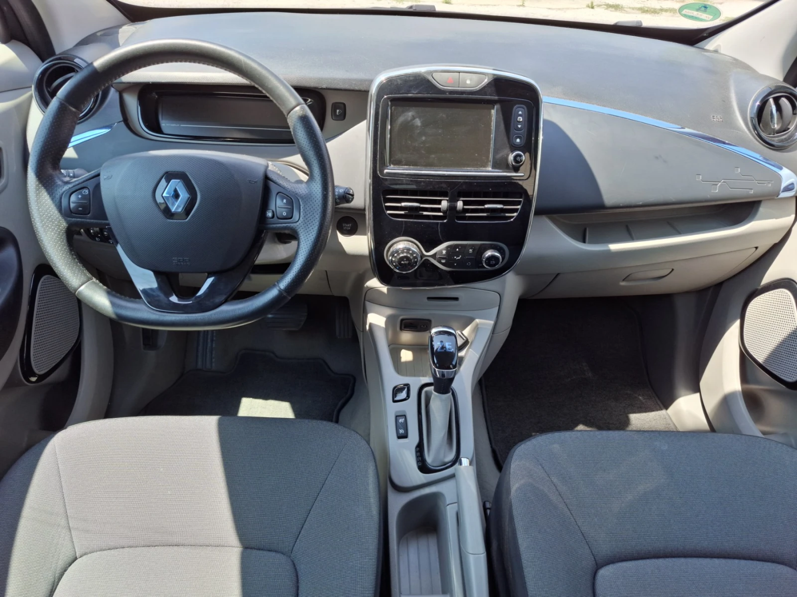 Renault Zoe Intens, СОБСТВЕНА БАТЕРИЯ, Термопомпа, снимка 11 - Автомобили и джипове - 55357433