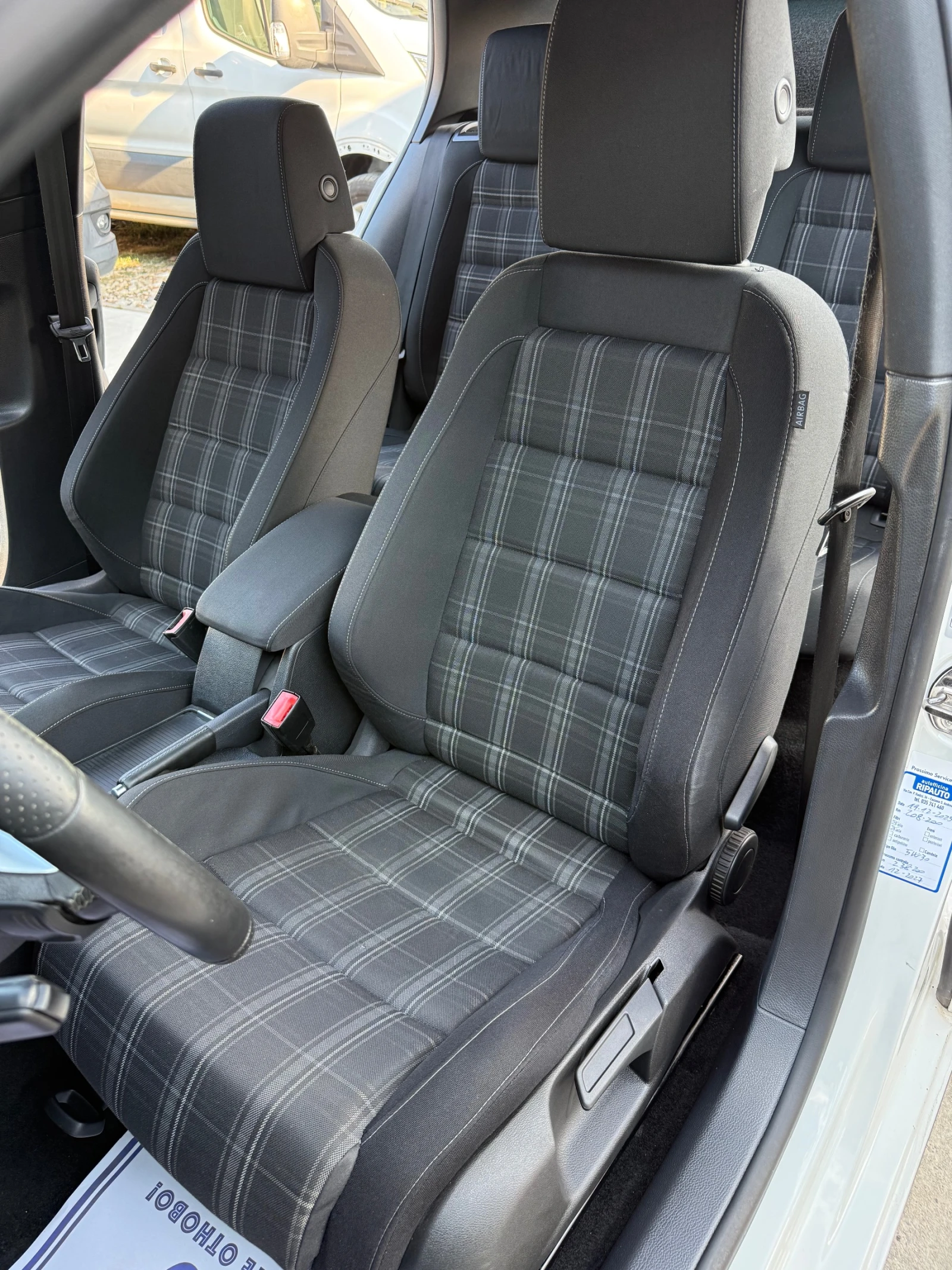 VW Golf 2.0 GTD/DSG/XENON, снимка 10 - Автомобили и джипове - 55532354