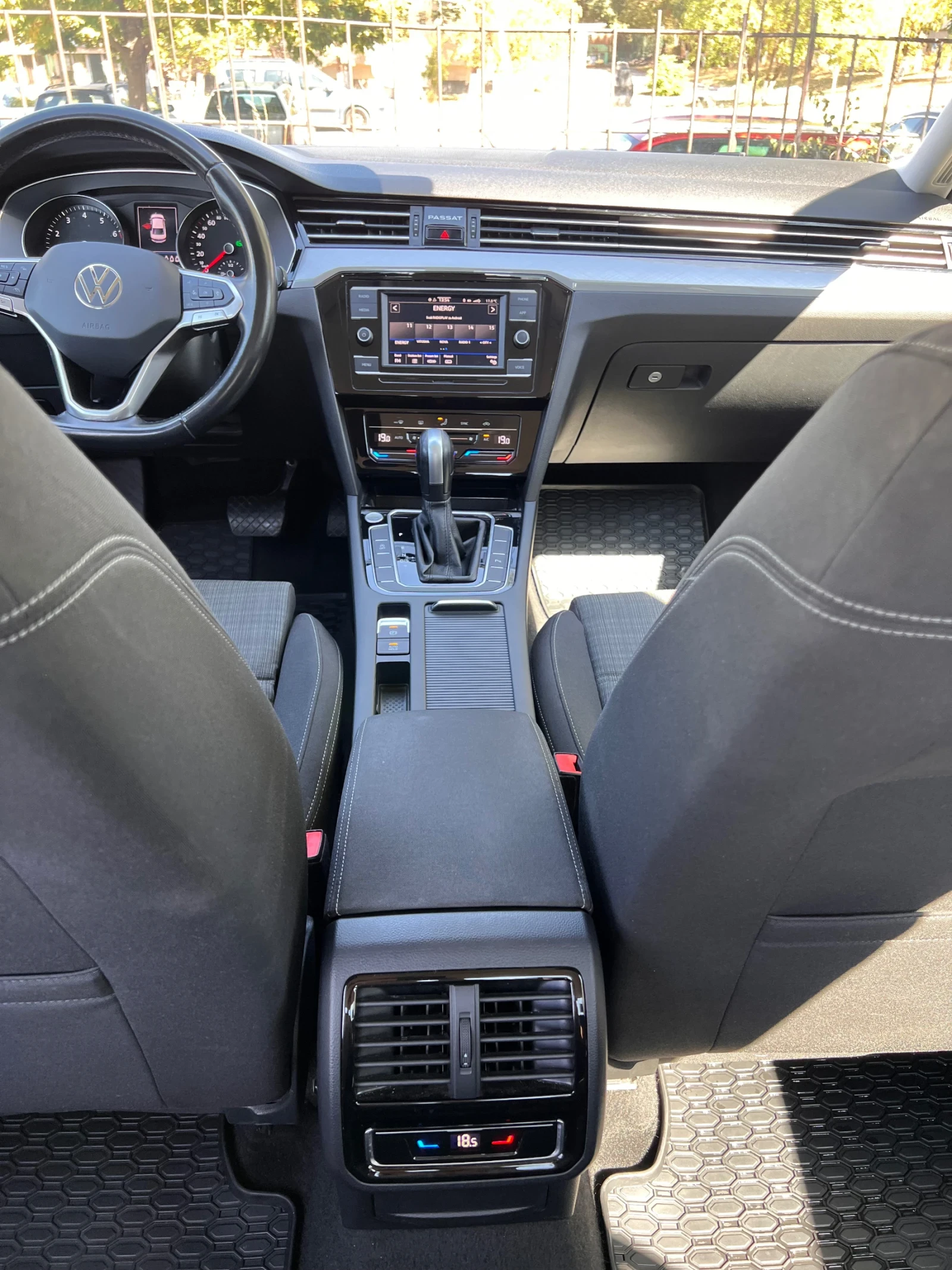 VW Passat 1.5TSI, снимка 12 - Автомобили и джипове - 56116093
