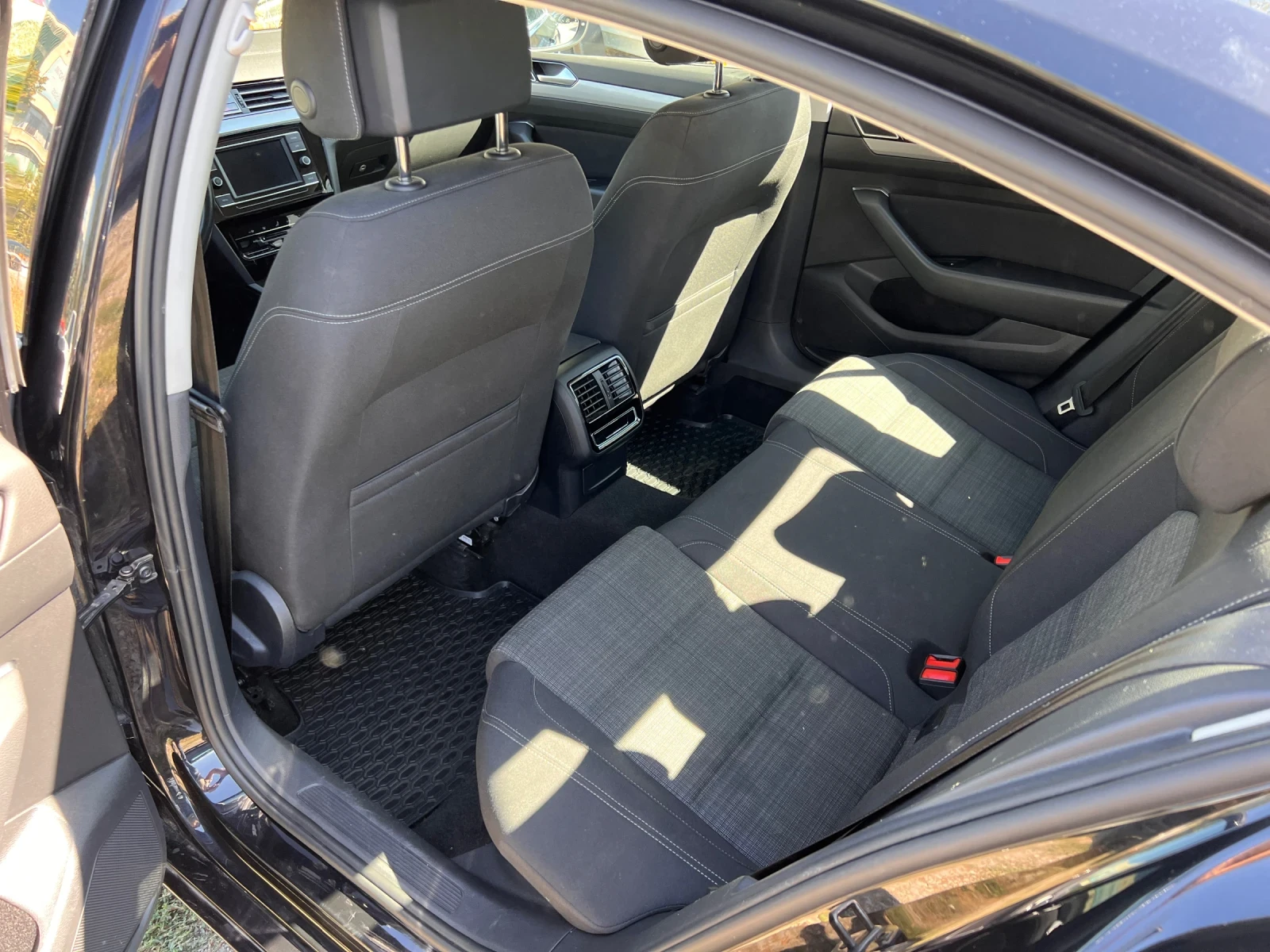 VW Passat 1.5TSI, снимка 7 - Автомобили и джипове - 56116093