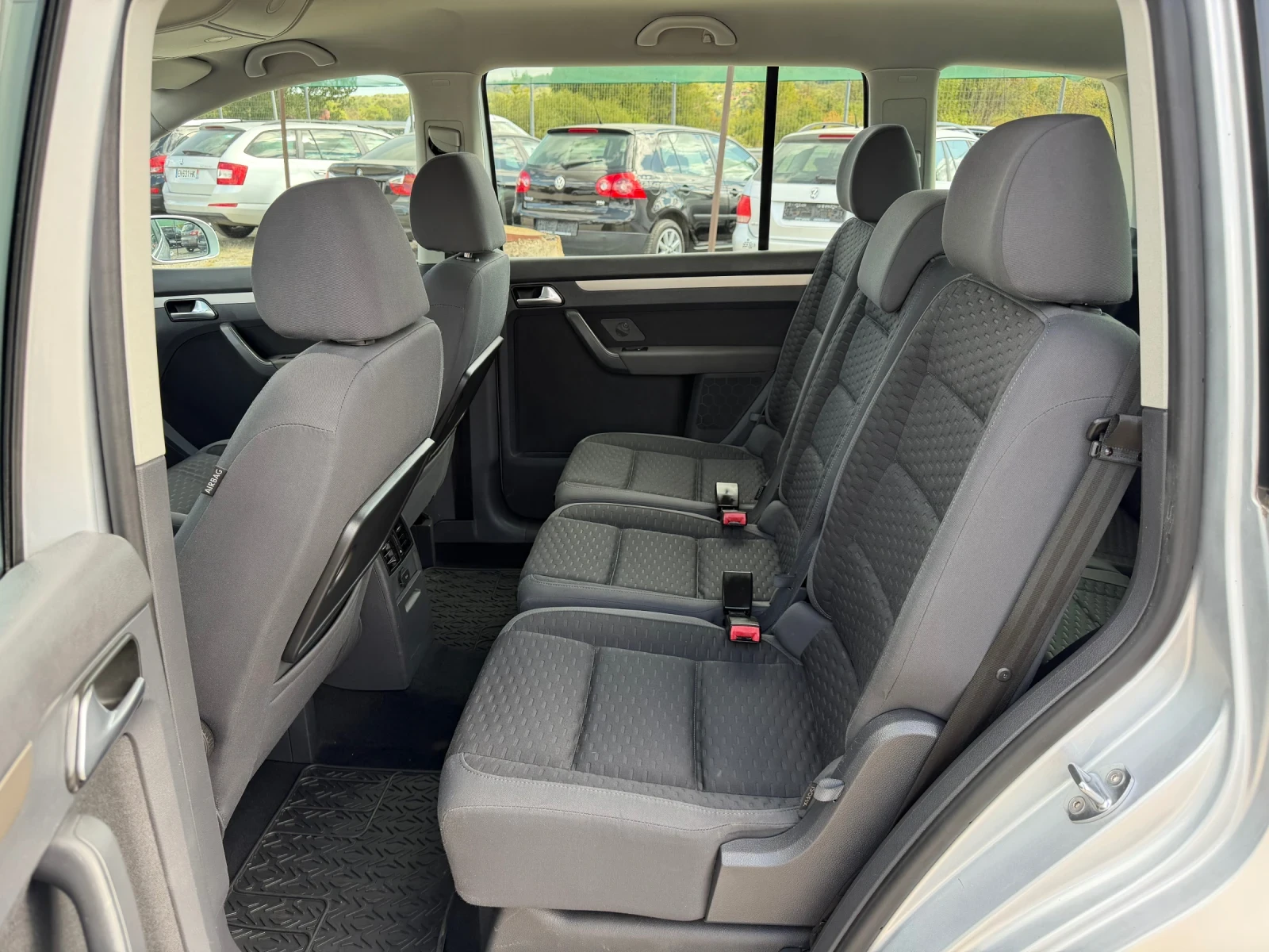 VW Touran 1.9TDI-105PS-6+ 1, снимка 10 - Автомобили и джипове - 56182107