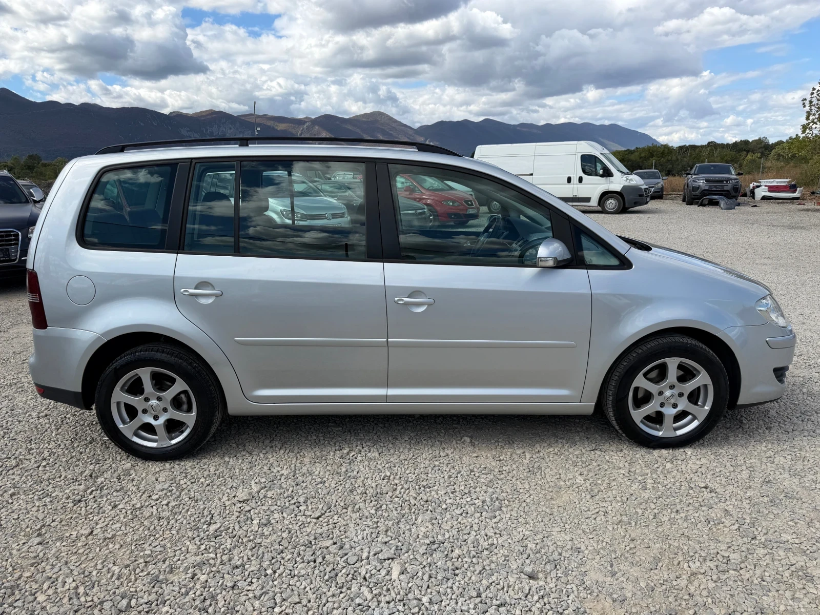 VW Touran 1.9TDI-105PS-6+ 1, снимка 4 - Автомобили и джипове - 56182107
