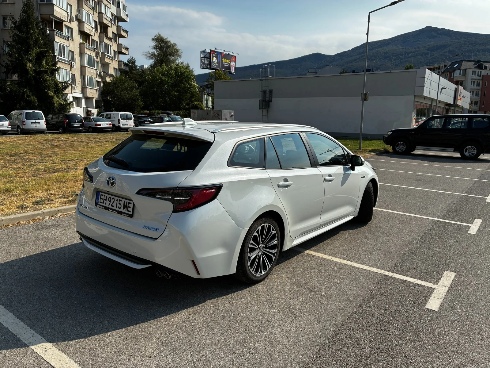 Toyota Corolla 2.0 HSD Executive Plus, снимка 4 - Автомобили и джипове - 56236829