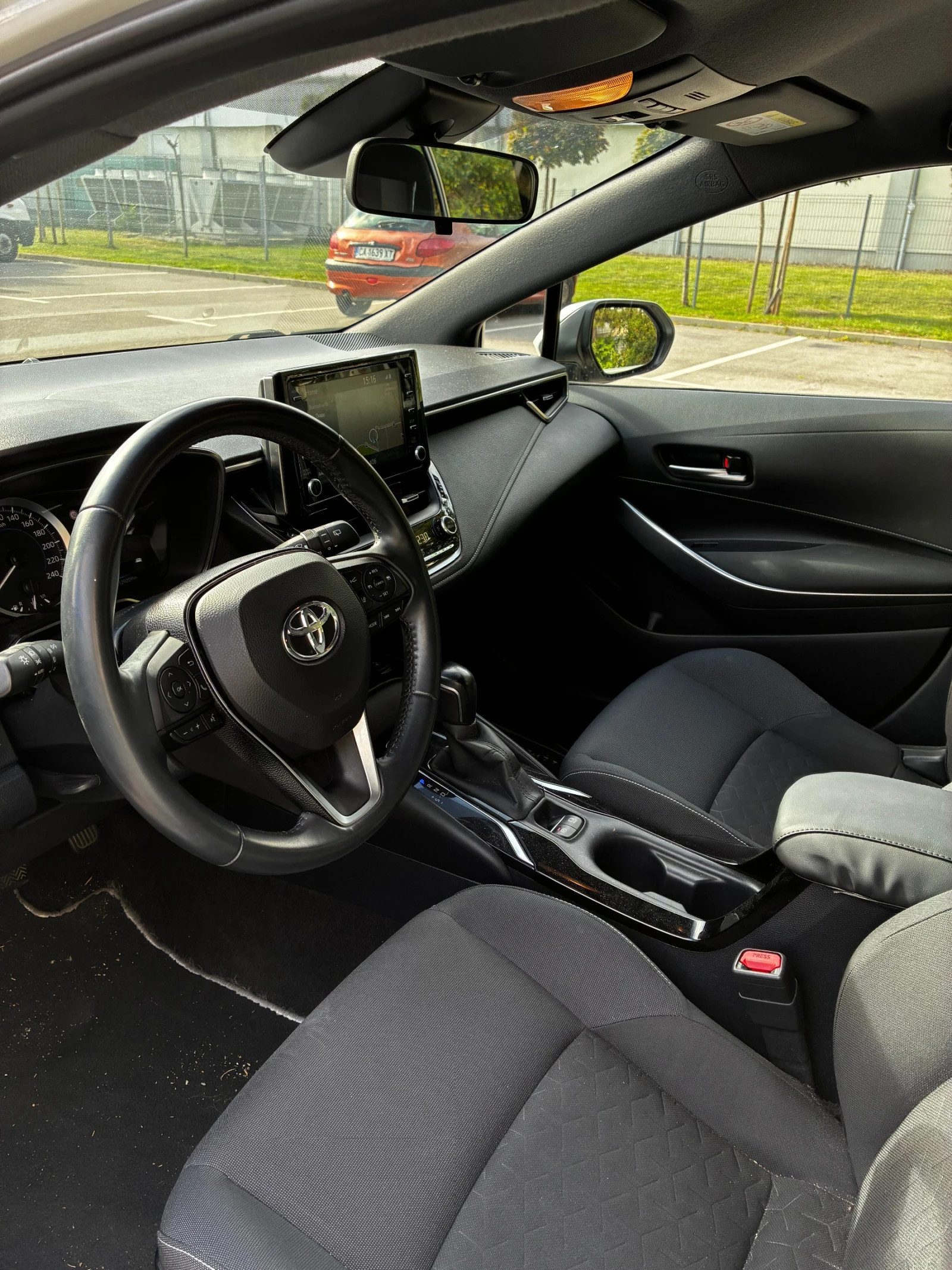 Toyota Corolla 2.0 HSD Executive Plus, снимка 10 - Автомобили и джипове - 56236829