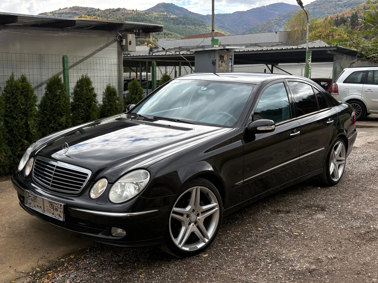 Mercedes-Benz E 270 2.7CDI-177к-AVANTGARDE-АВТОМАТ-КЛИМА-ТОП СЪСТОЯНИЕ