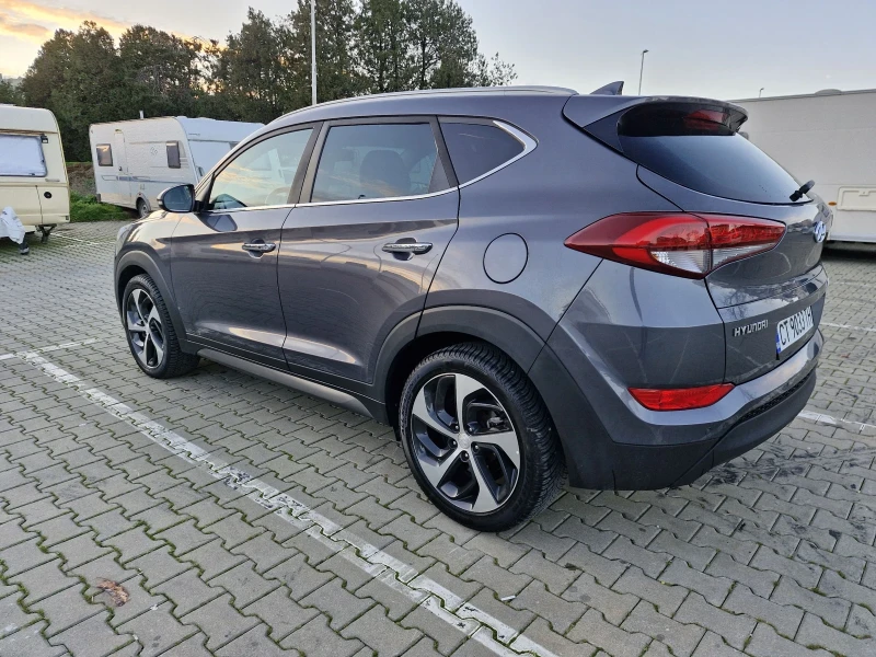 Hyundai Tucson 1.7 CRDI, снимка 3 - Автомобили и джипове - 53047937