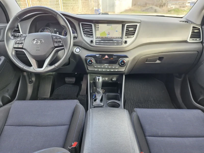 Hyundai Tucson 1.7 CRDI, снимка 9 - Автомобили и джипове - 53047937