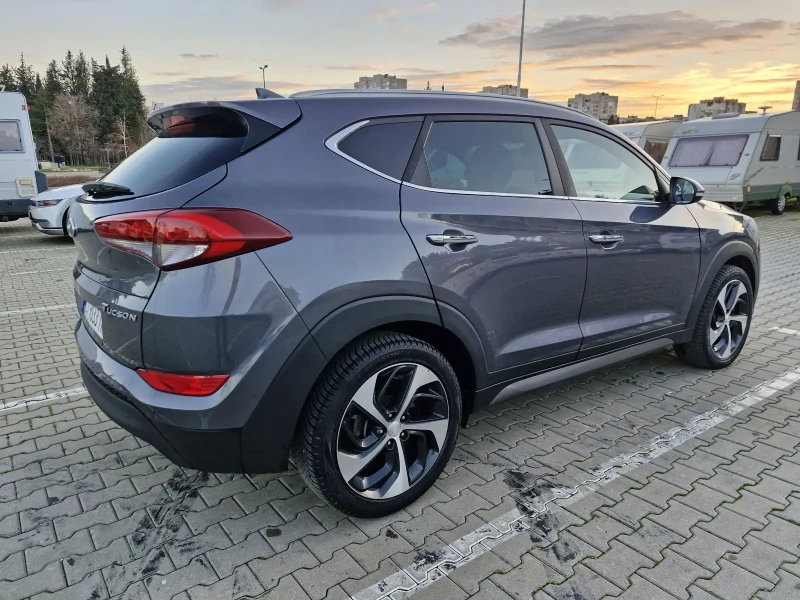 Hyundai Tucson 1.7 CRDI, снимка 6 - Автомобили и джипове - 53047937