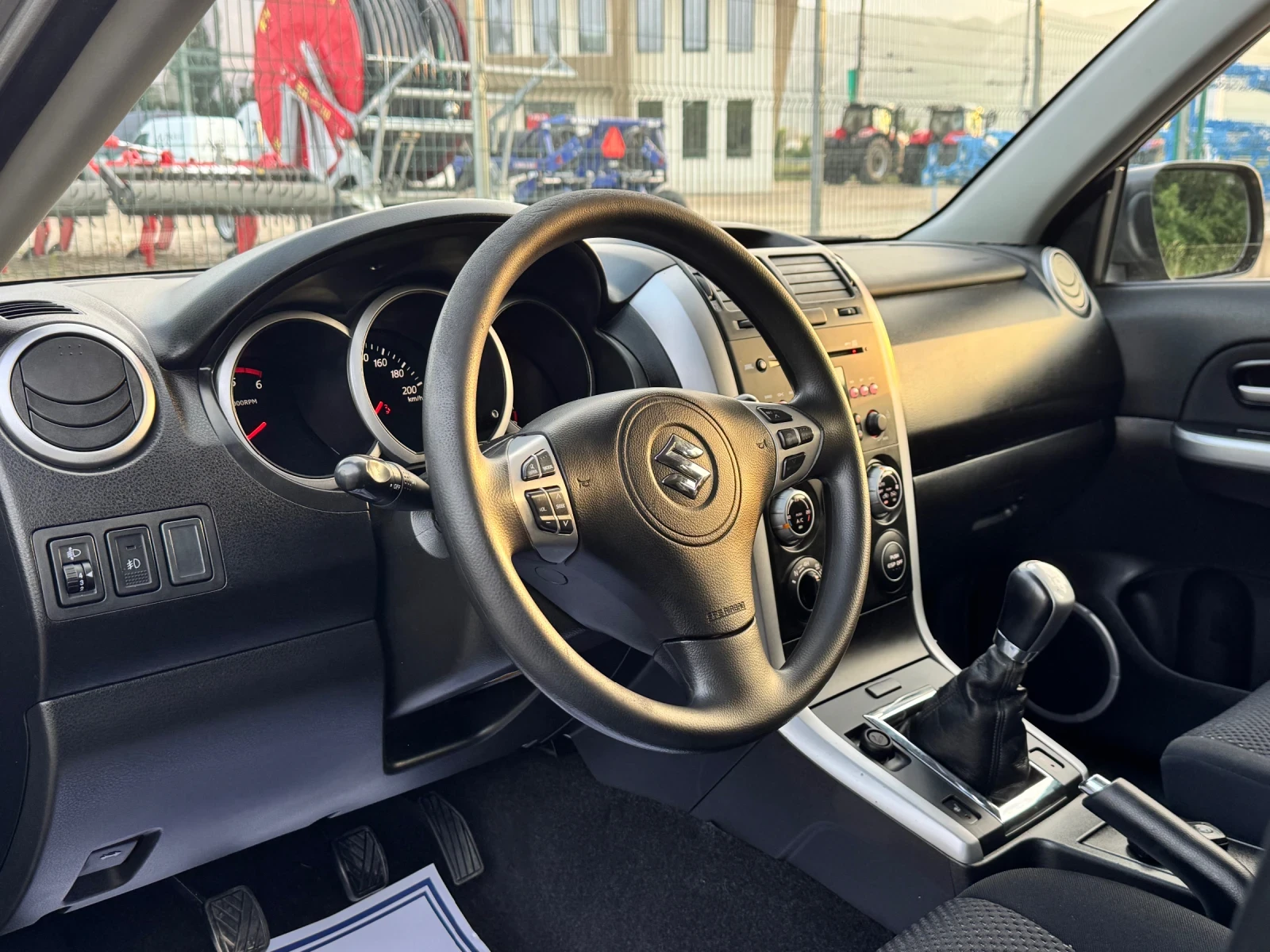Suzuki Grand vitara 1.9DDiS~129hp~KEYLESS~NAVi~ПОДГРЕВ НА СЕДАЛКИ - изображение 9