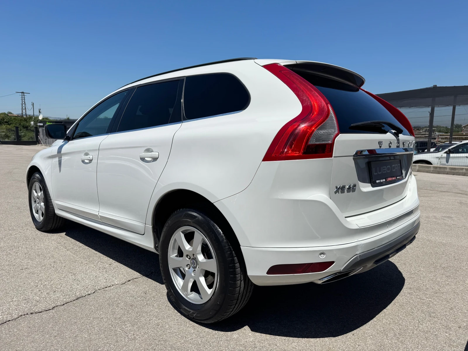 Volvo XC60 D4-2.0D-180к.с.-AUT-NAVI-DIGITAL - изображение 3