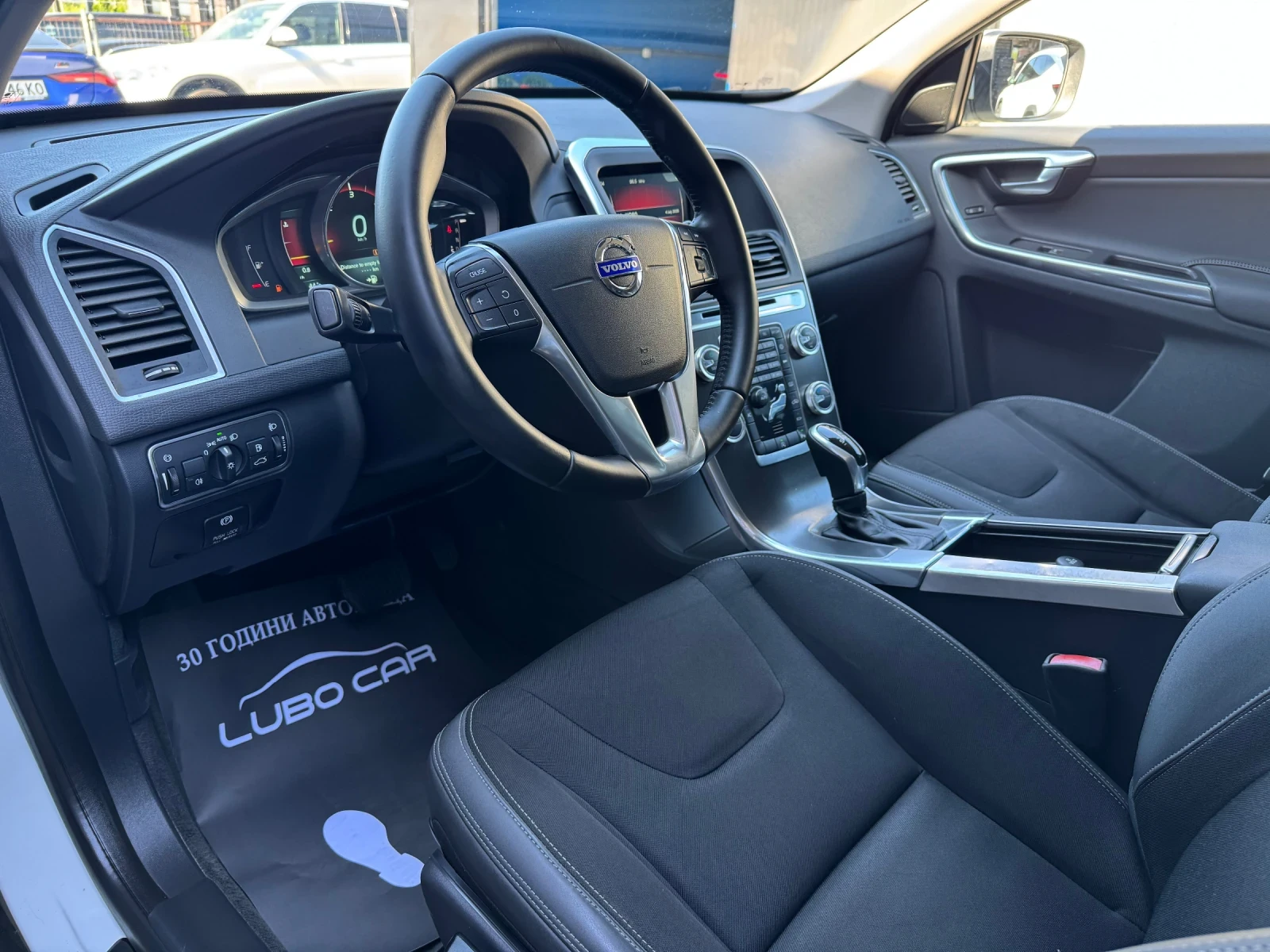 Volvo XC60 D4-2.0D-180к.с.-AUT-NAVI-DIGITAL - изображение 9
