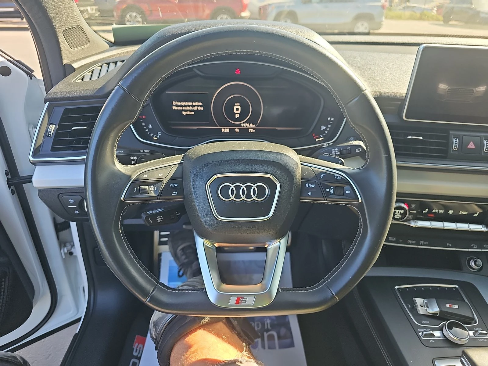 Audi SQ5 PRESTIGE Matrix* Обдух* B&O 3D* Дистроник* Въздух* - изображение 9