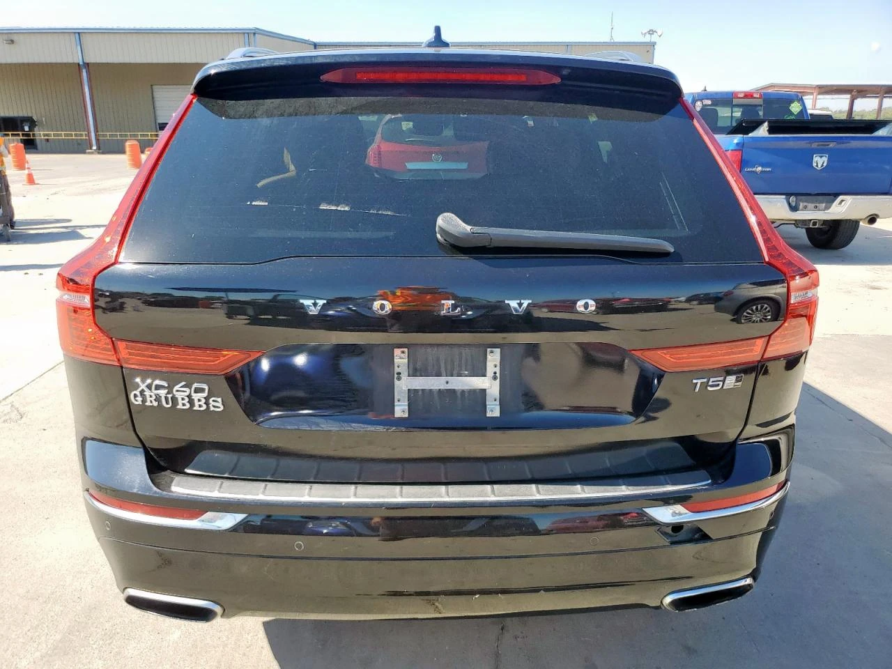 Volvo XC60 T5 INSCRIPTION - изображение 3