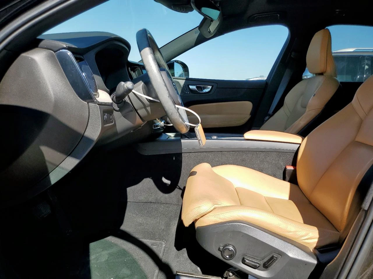 Volvo XC60 T5 INSCRIPTION - изображение 8