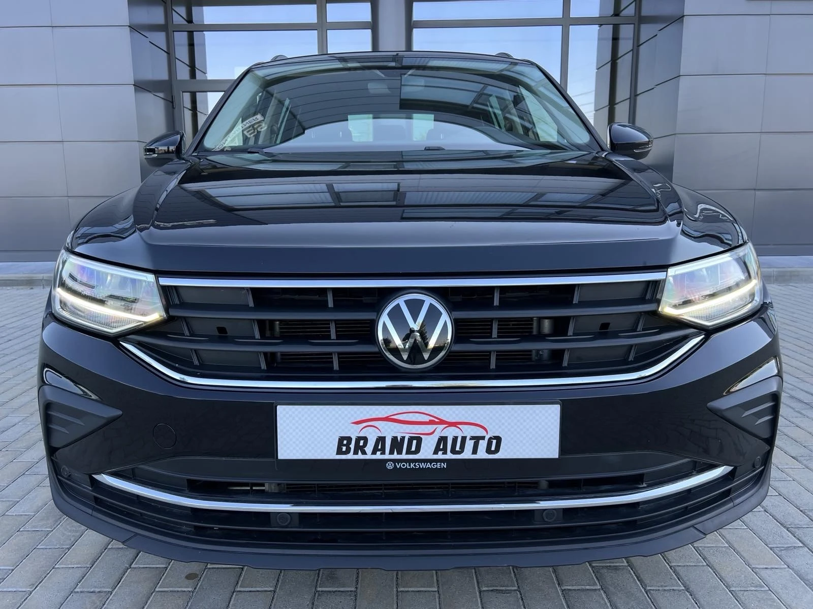 VW Tiguan * FACE LIFT * 2.0TDI AUTOMATIC 150k.c, снимка 2 - Автомобили и джипове - 55467220