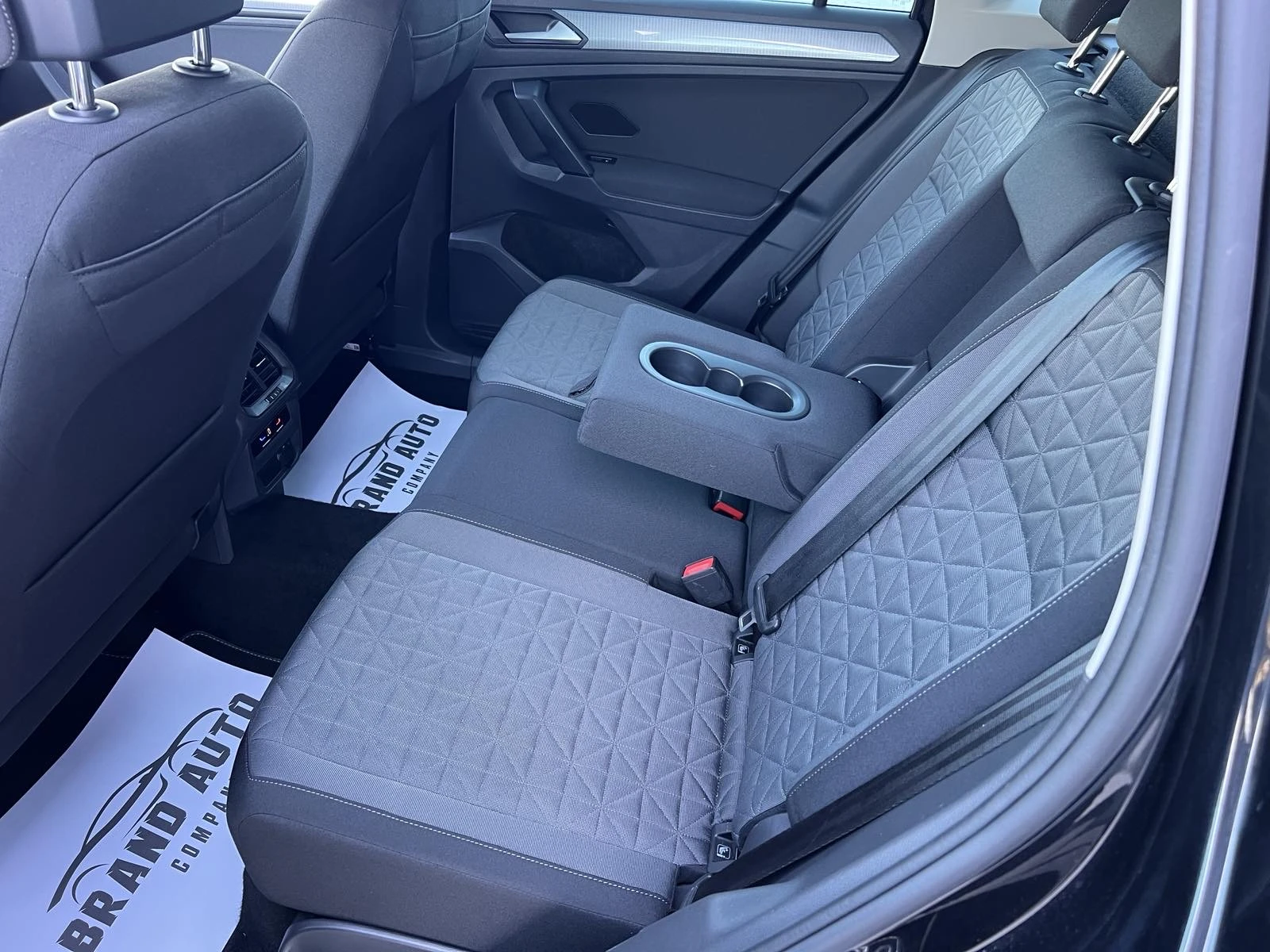 VW Tiguan * FACE LIFT * 2.0TDI AUTOMATIC 150k.c, снимка 10 - Автомобили и джипове - 55467220