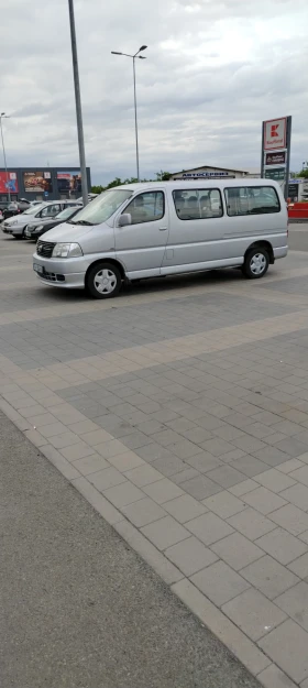Toyota Hiace Бус, снимка 2