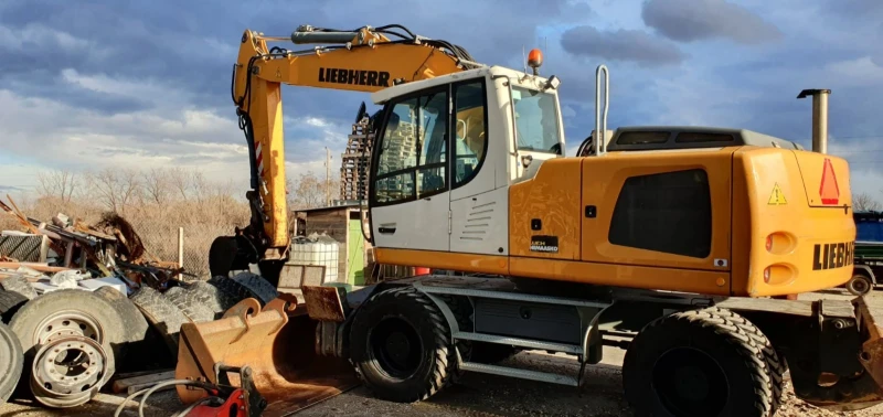 Багер Liebherr 920, снимка 2 - Индустриална техника - 48003713