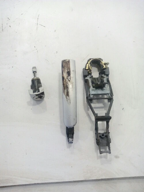 външна дръжка предна дясна за Фолксваген Голф 4 2-вр.