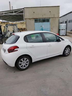 ������ Peugeot 208