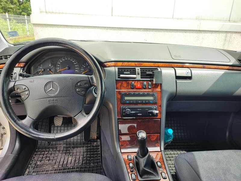 Mercedes-Benz E 200 Compressor , снимка 3 - Автомобили и джипове - 45933121