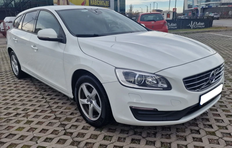 Volvo V60 D4, снимка 2 - Автомобили и джипове - 47031336