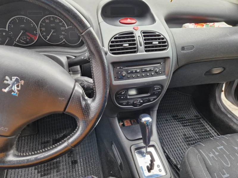 Peugeot 206 AUtomatic 1, 6 16v GAZ, снимка 11 - Автомобили и джипове - 51091396