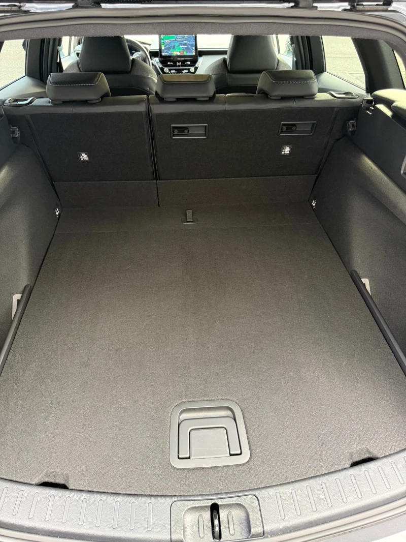 Toyota Corolla 1.8 Hibrid, снимка 16 - Автомобили и джипове - 52512176