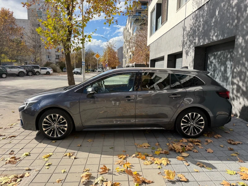 Toyota Corolla 1.8 Hibrid, снимка 3 - Автомобили и джипове - 52512176