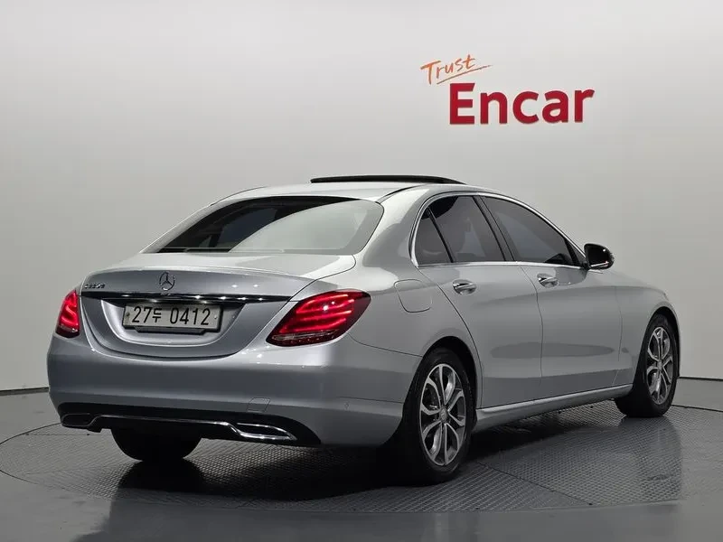 Mercedes-Benz C 220, снимка 2 - Автомобили и джипове - 54282440