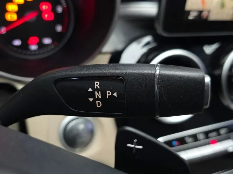 Mercedes-Benz C 220, снимка 9 - Автомобили и джипове - 54282440