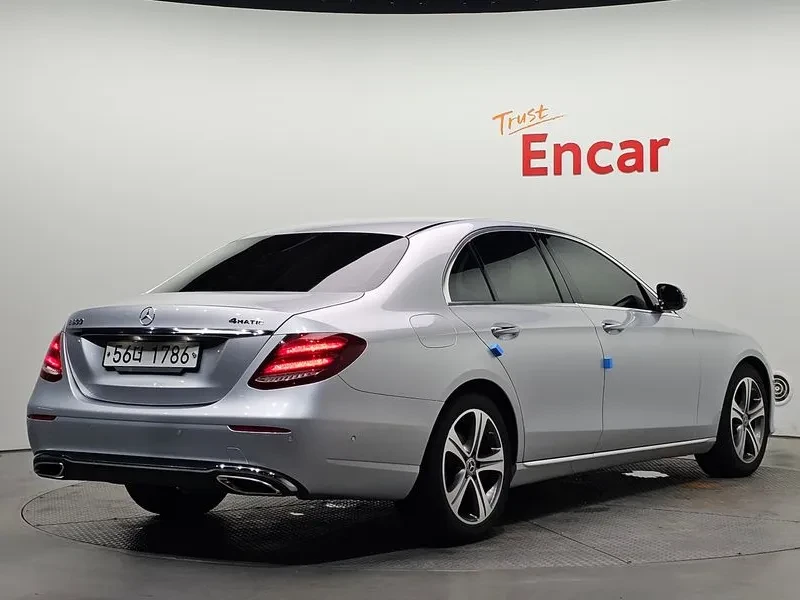 Mercedes-Benz E 300 AVANTGARDE, снимка 2 - Автомобили и джипове - 55264881