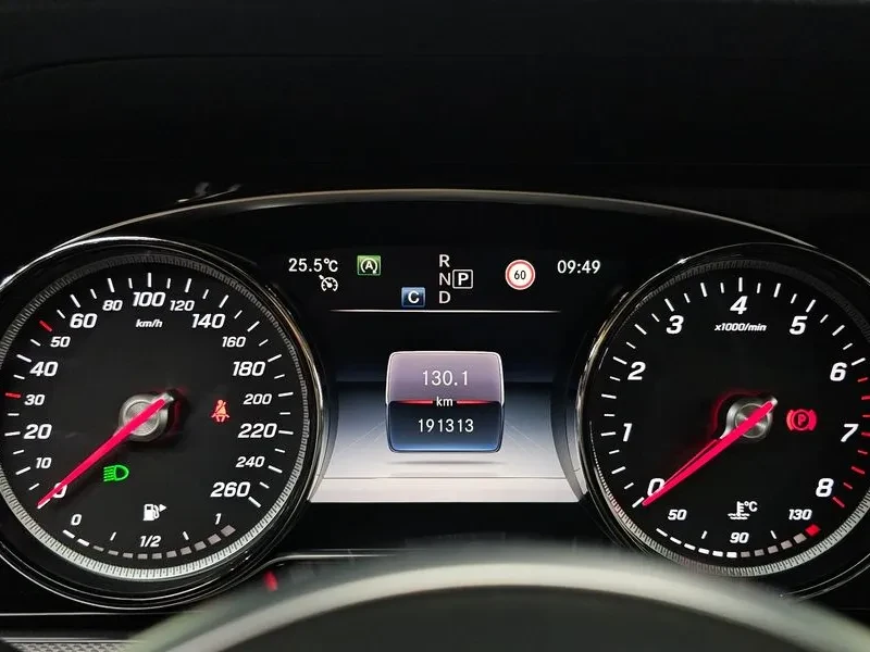 Mercedes-Benz E 300 AVANTGARDE, снимка 8 - Автомобили и джипове - 55264881