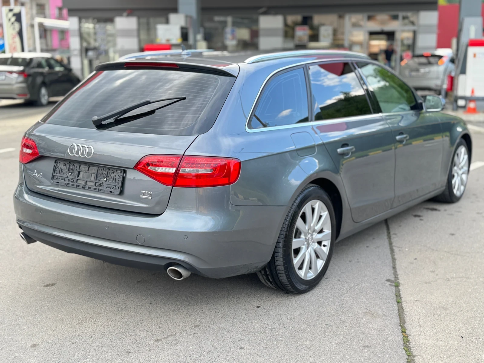 Audi A4 3.0TDI 4x4* Обдухване* Дистроник* Ксенон - изображение 7