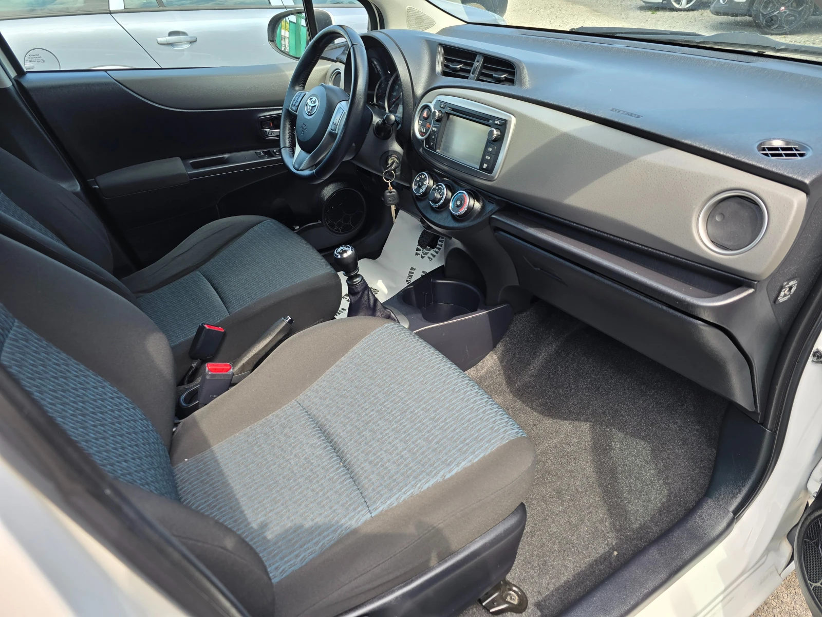 Toyota Yaris 1.4D4D-Navi-Kamera - изображение 10