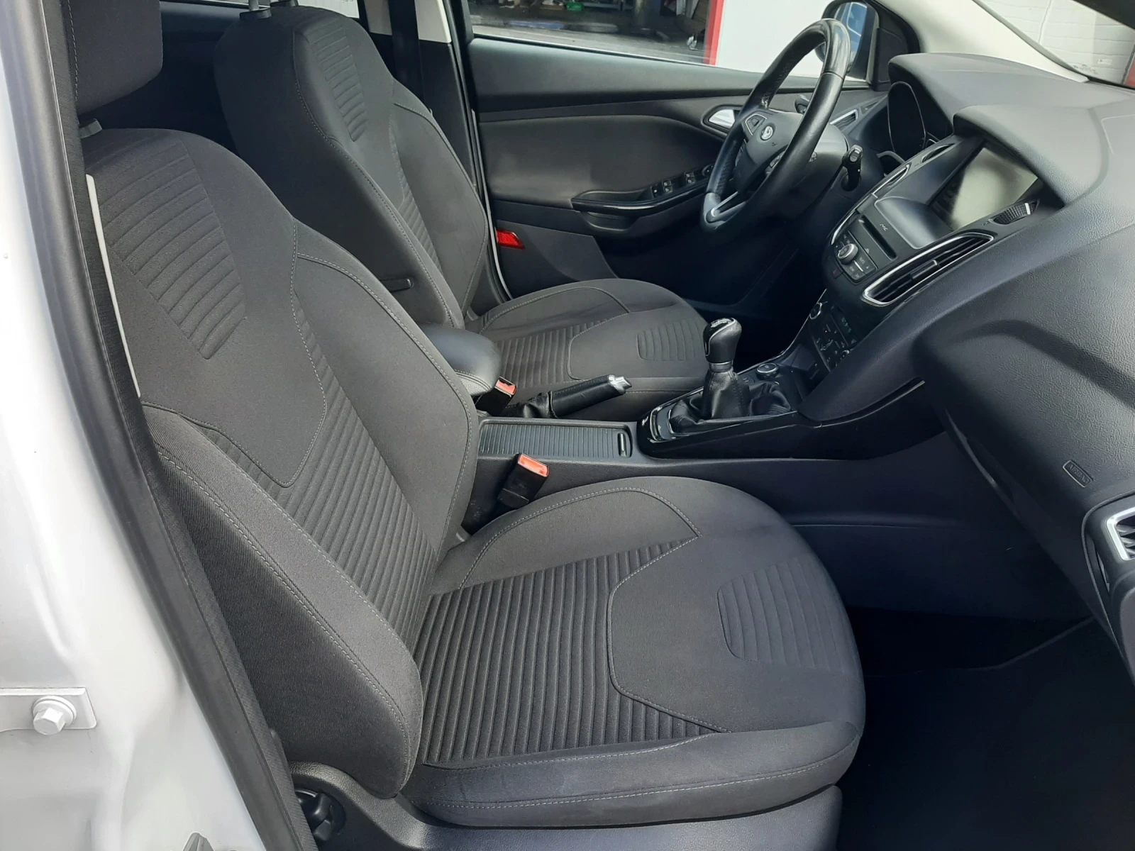 Ford Focus 1.6i - TITANIUM | Mobile.bg   12