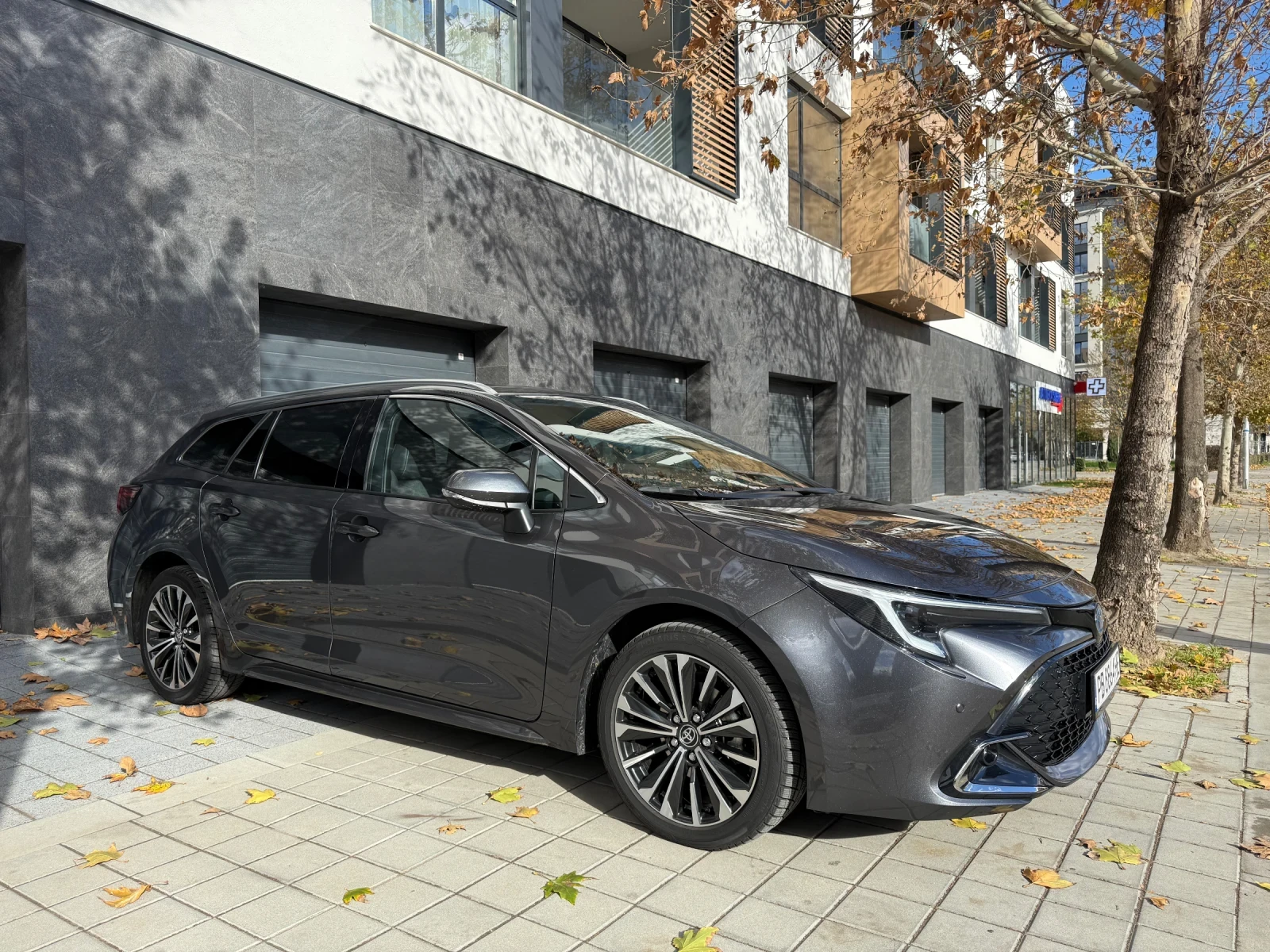 Toyota Corolla 1.8 Hibrid - изображение 8