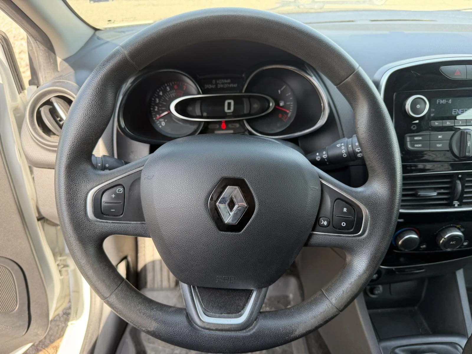 Renault Clio 0.9TCe/90k.c./Grandtour, снимка 15 - Автомобили и джипове - 53808578