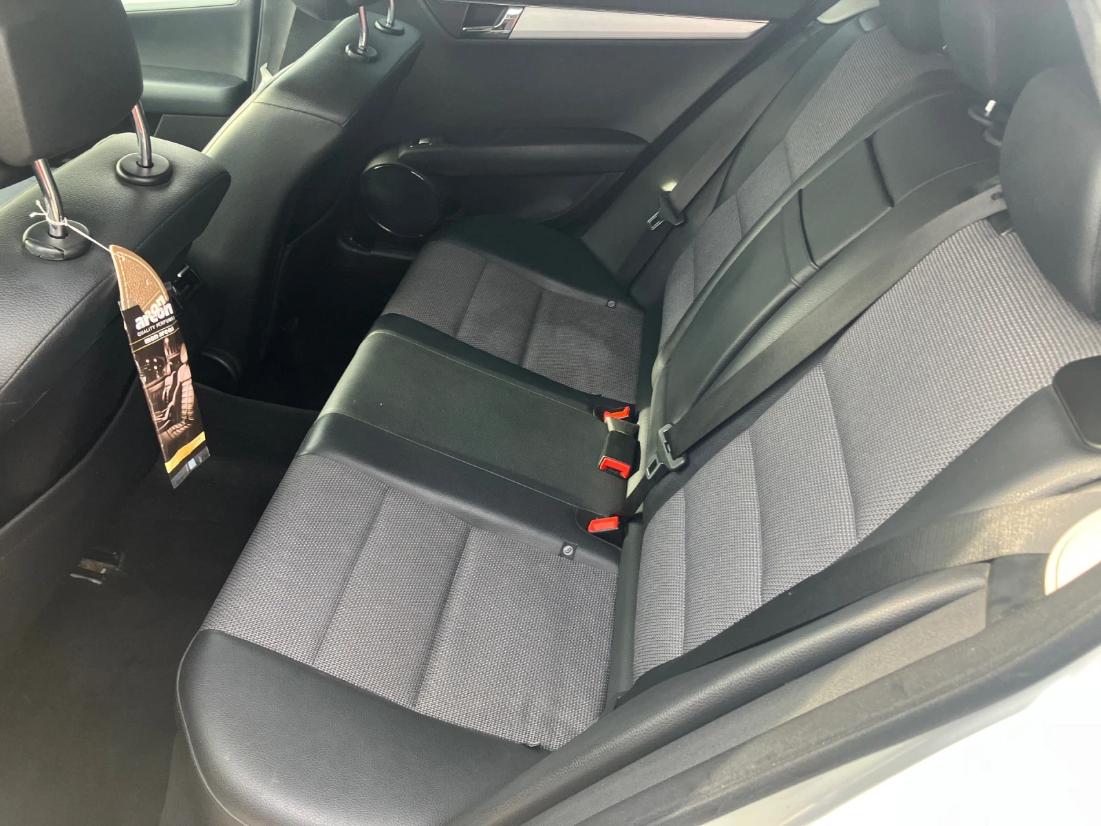 Mercedes-Benz C 320 4matic, снимка 6 - Автомобили и джипове - 53906045