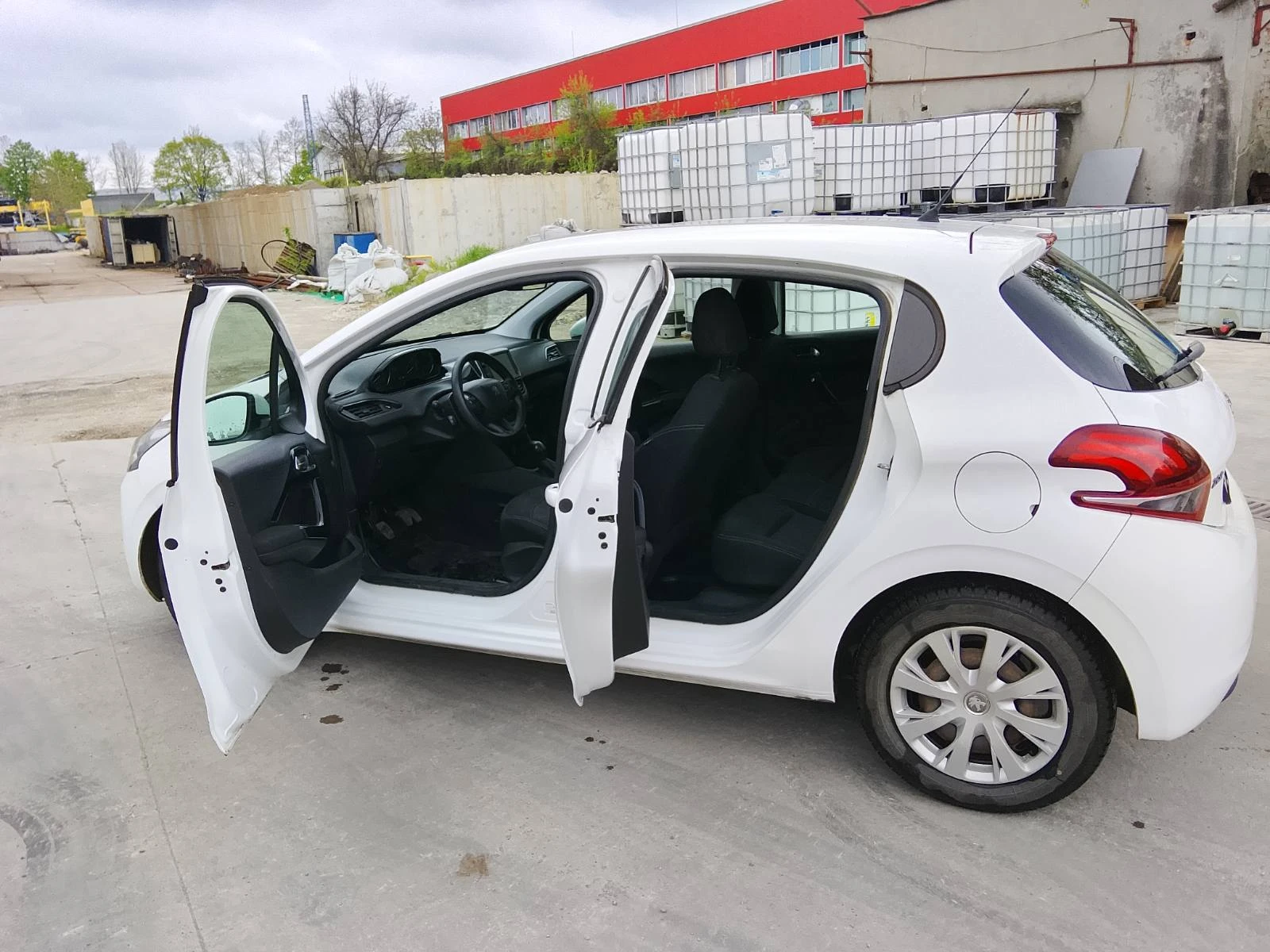 Peugeot 208, снимка 5 - Автомобили и джипове - 54340650